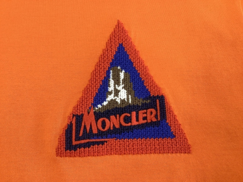 CHANELのMONCLER