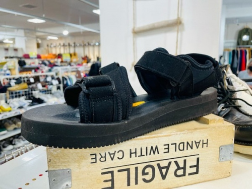 シューズのsuicoke