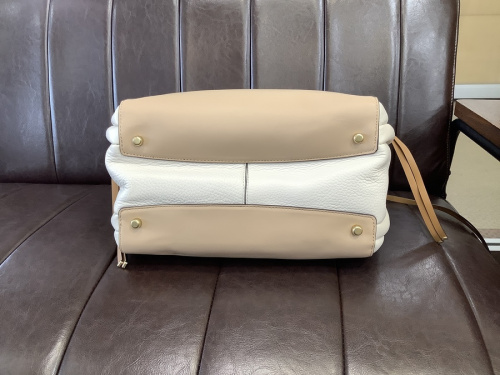 レザーハンドバッグのCOACH