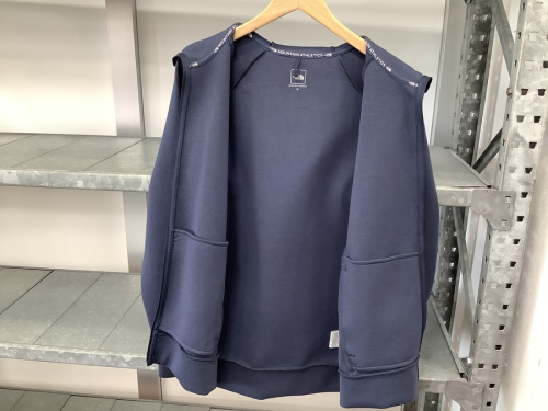 テックエアーフルジップフーディのTHE NORTH FACE
