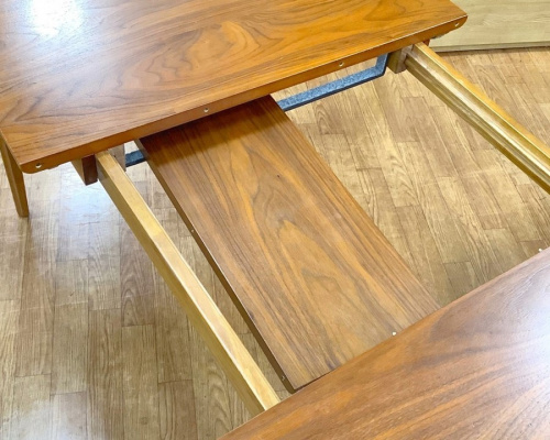 ダイニングテーブルのACME FURNITURE