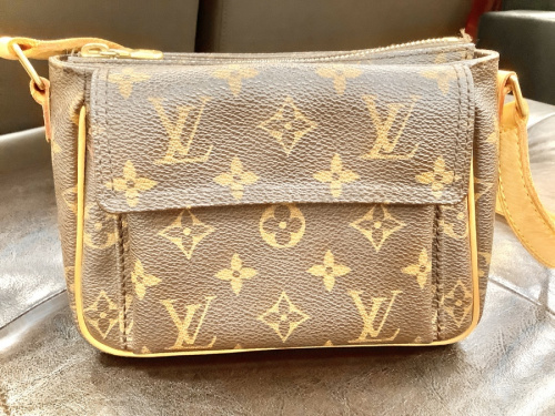 ショルダーバッグのLOUIS VUITTON