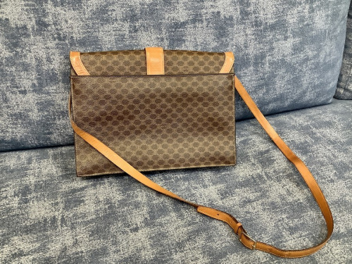 フラップショルダーバッグのCELINE