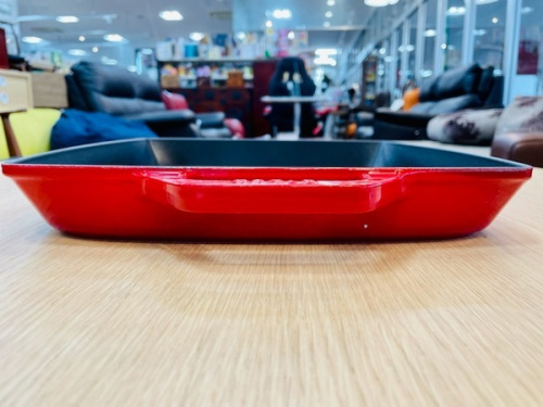 Staub (ストウブ)