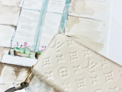 アイボリーのルイ ヴィトン
