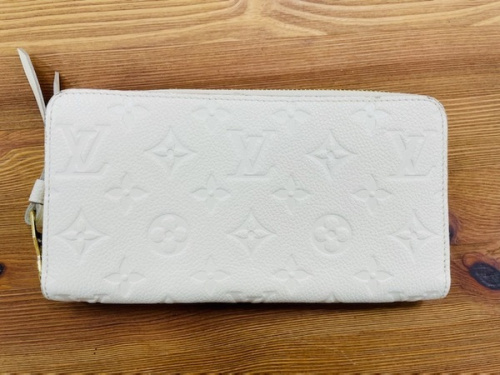 ルイ ヴィトンのジッピーウォレット