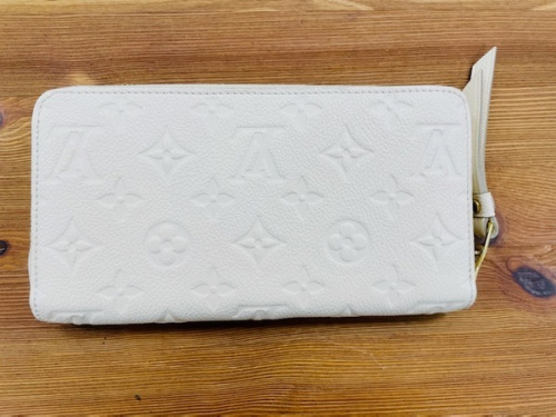 ジッピーウォレットのLOUIS VUITTON