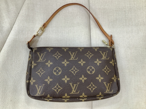 ポシェット・アクセソワールのLOUIS VUITTON