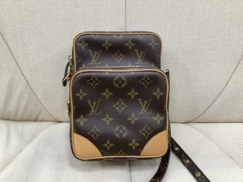 ポーチのアマゾン