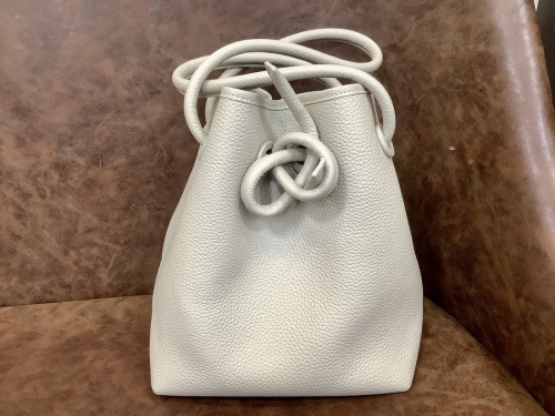 バッグのトートバッグ