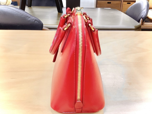2WAYハンドバッグのPRADA