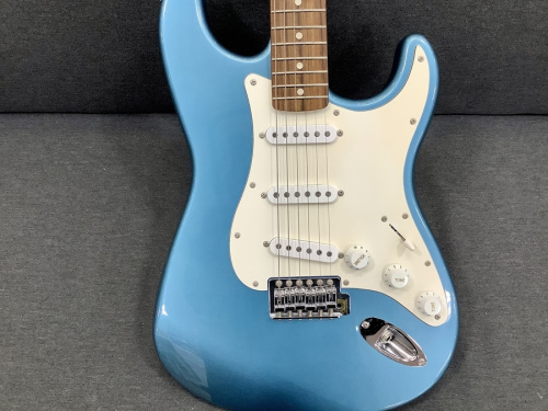 エレキギターのSquier by FENDER