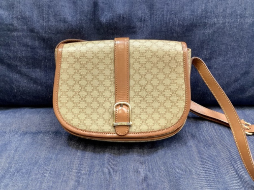 バッグのフラップショルダーバッグ