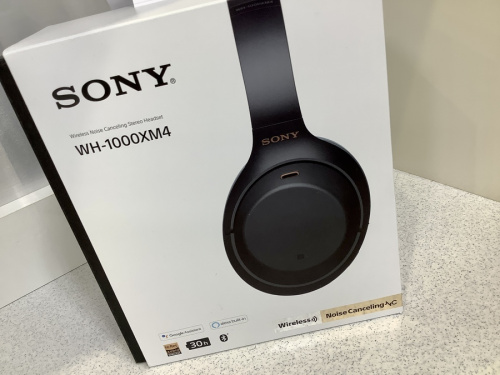 オーディオ機器のヘッドホン