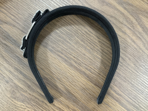 ヘアアクセサリーのカチューシャ
