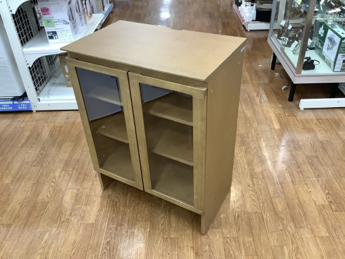 生活家具のテーブル