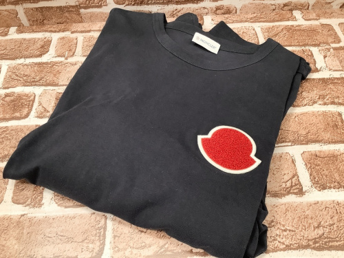 モンクレールの長袖Tシャツ