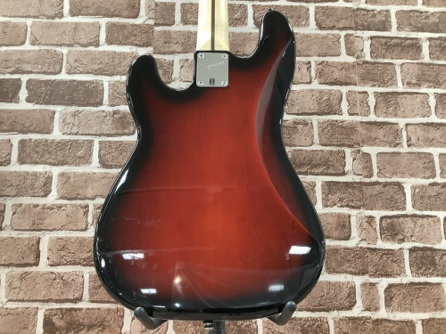 エレキベースのSquier by FENDER