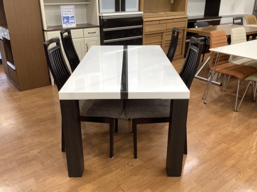 ダイニングテーブルのテーブル