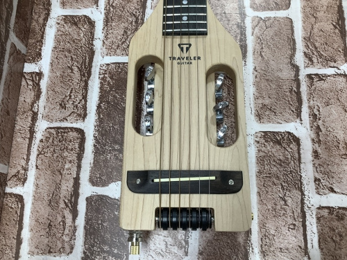トラベルギターのTRAVELER