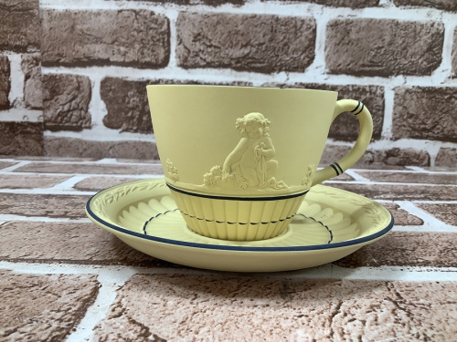 ブラック・オン・ケーンのカップ&ソーサー