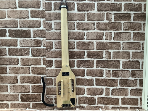 トラベルギターのTRAVELER