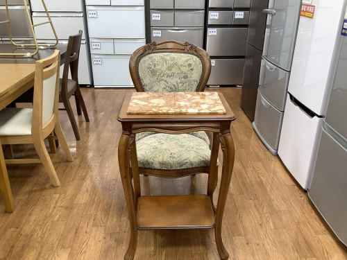 猫脚のテーブル