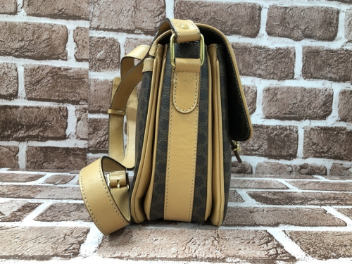 ショルダーバッグのCELINE