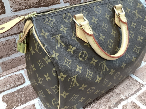 LOUIS VUITTONのモノグラム