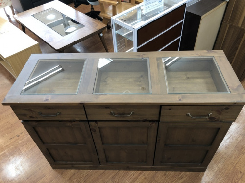 AUTEURのコレクションキャビネット