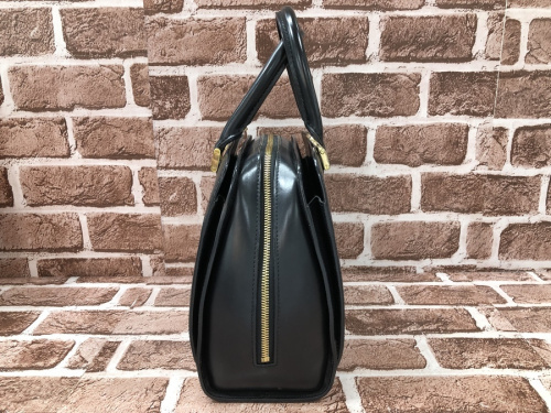 ポンヌフのLOUIS VUITTON