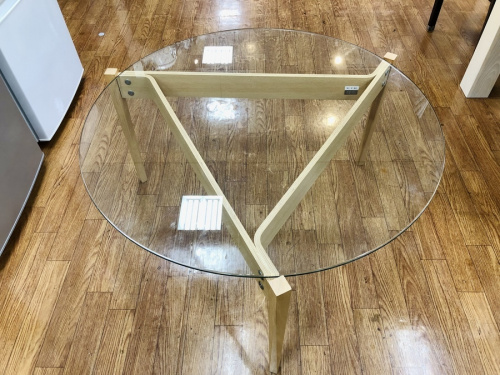 生活家具のテーブル