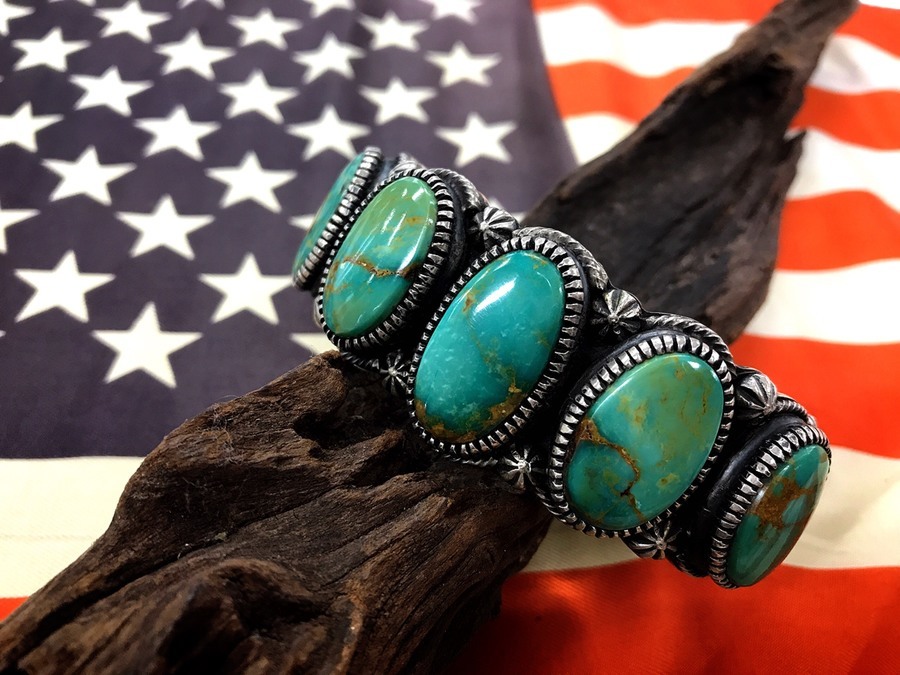 インディアンジュエリー【L James】5連ターコイズバングル入荷＆買取