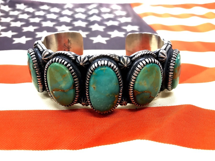 インディアンジュエリー【L James】5連ターコイズバングル入荷＆買取