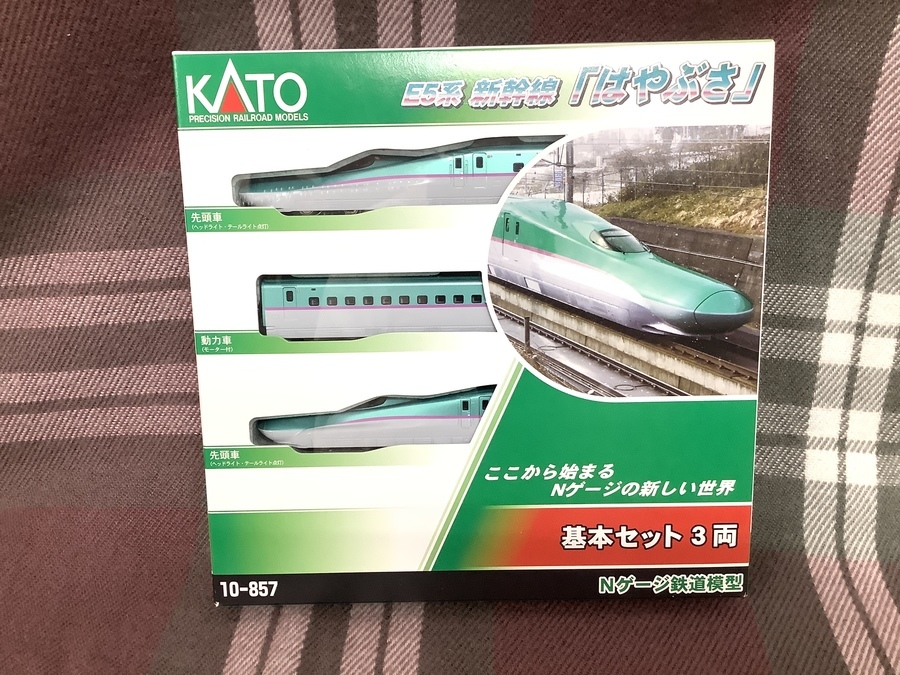 Nゲージ10-857 E5系 新幹線はやぶさの鉄道模型が入荷致しました