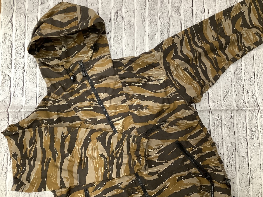 HYSTERIC GLAMOUR 迷彩柄 ジャンパー Barbed Wire Camo 今季は「迷彩柄」に熱視線！｜HYSTERIC GLAMOUR
