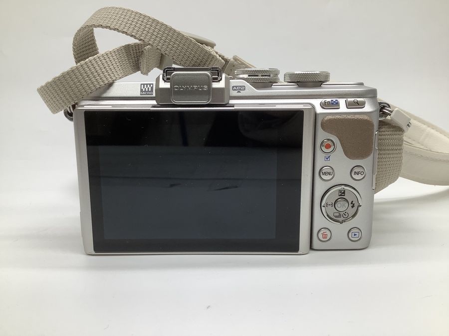 【箱付き】 OLYMPUS オリンパス E-PL8 ミラーレス一眼カメラ OLYMPUS(オリンパス)より、ミラーレス一眼カメラE-PL8が入荷致し