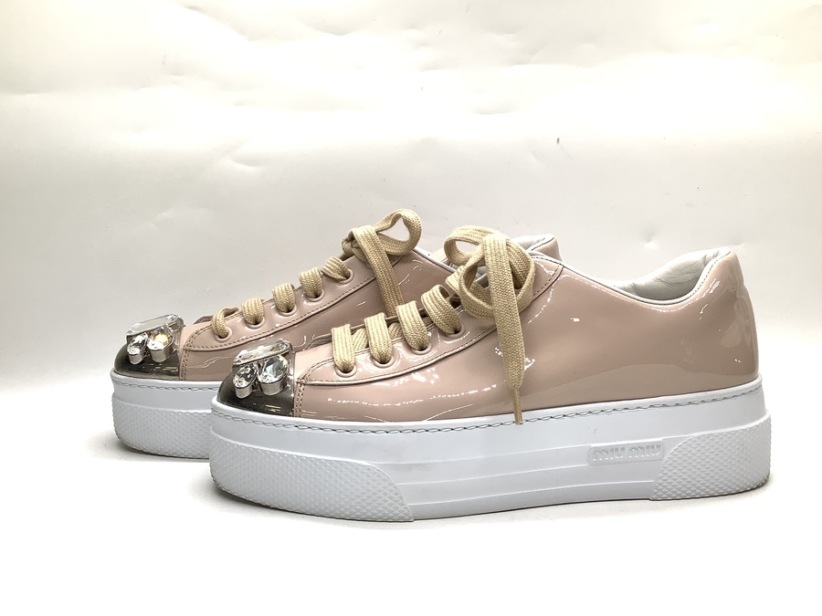 ミュウミュウ　ビジュー厚底スニーカー　miumiu MIUMIU(ミュウミュウ)よりビジュースニーカーが入荷致しました