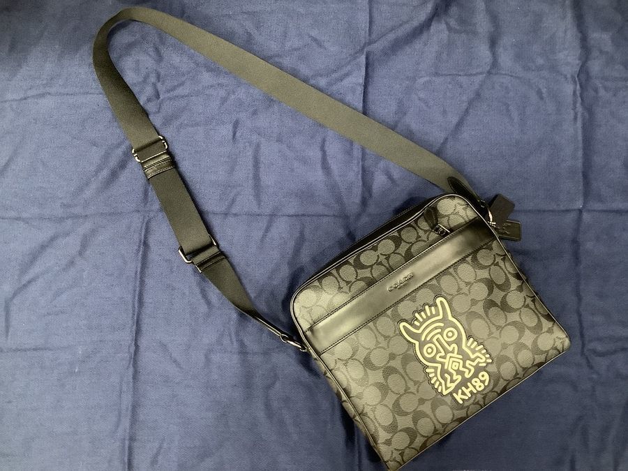 COACH(コーチ)よりKEITH HELING(キースヘリング)コラボのショルダー