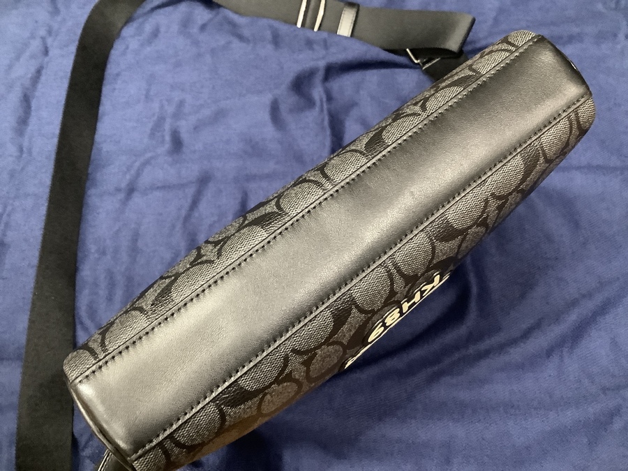 COACH(コーチ)よりKEITH HELING(キースヘリング)コラボのショルダー