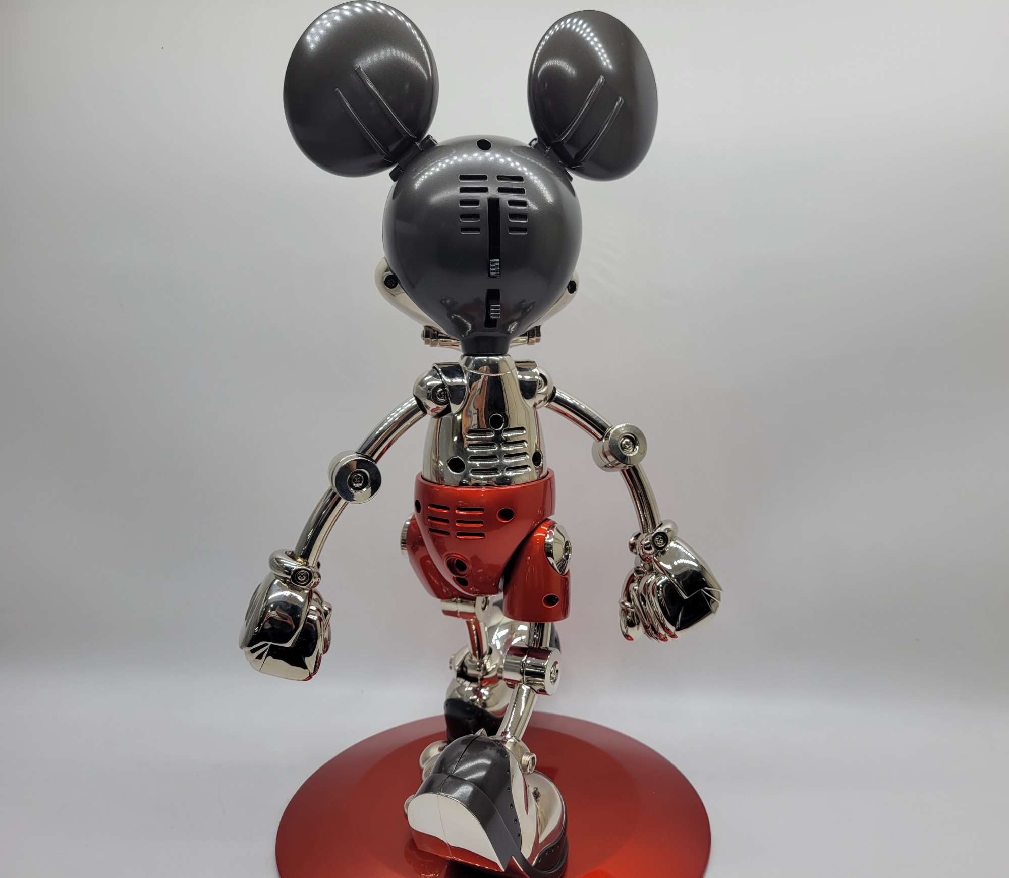 FUTURE MICKEY Color　 空山基氏 フューチャーミッキー（FUTURE MICKEY）｜商品情報｜ディズニー