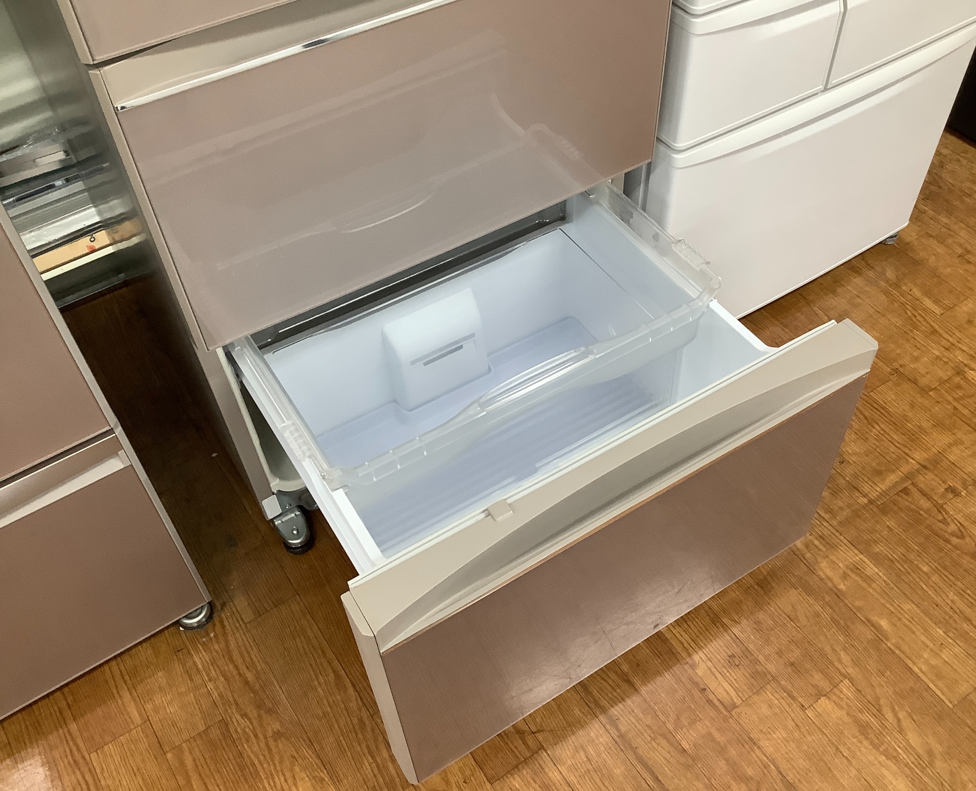 MITSUBISHI（三菱）より6ドア冷蔵庫が入荷致しました！｜2023年06月02