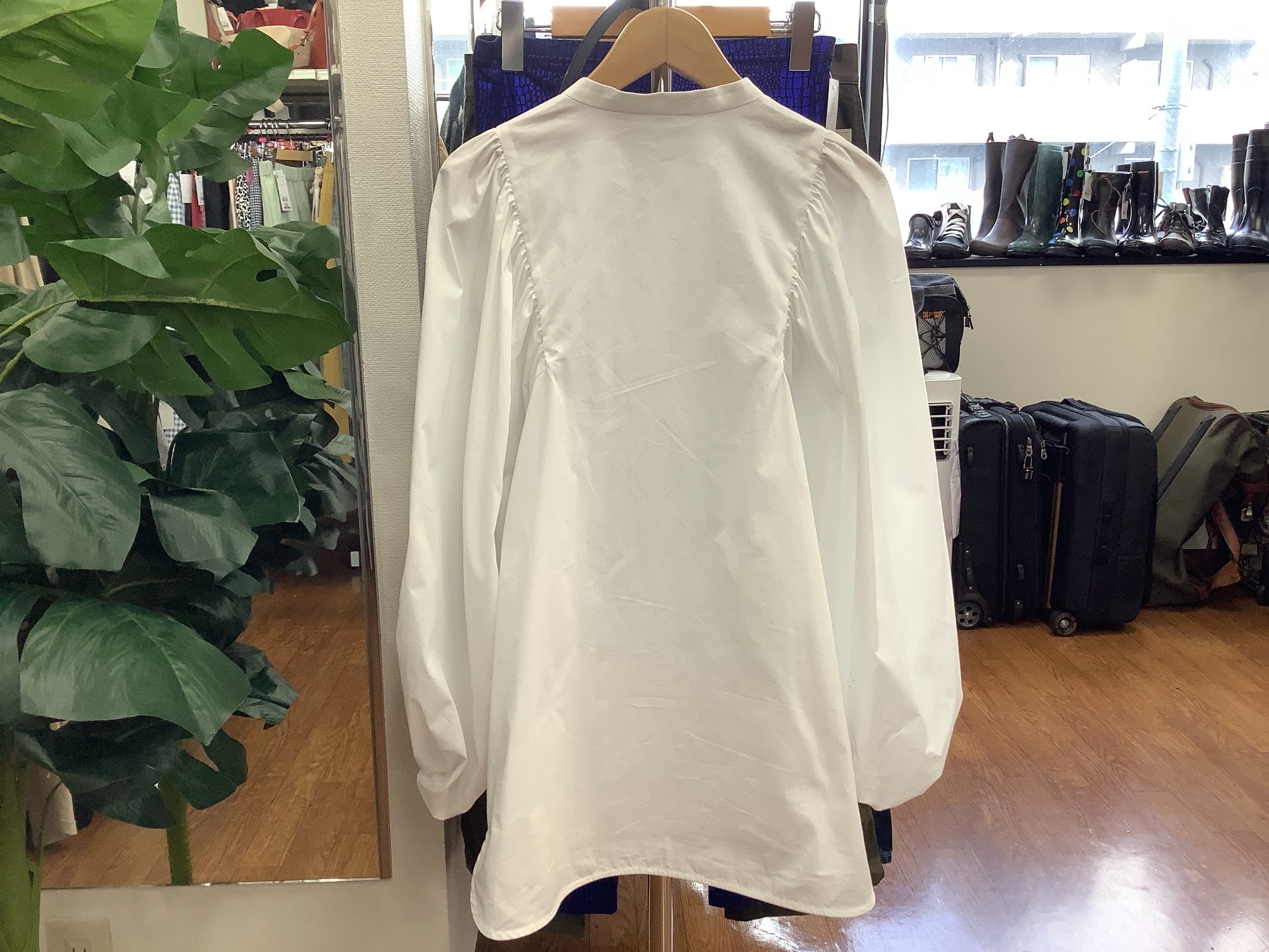 yori（ヨリ）よりリボンパフスリーブブラウスが入荷致しました