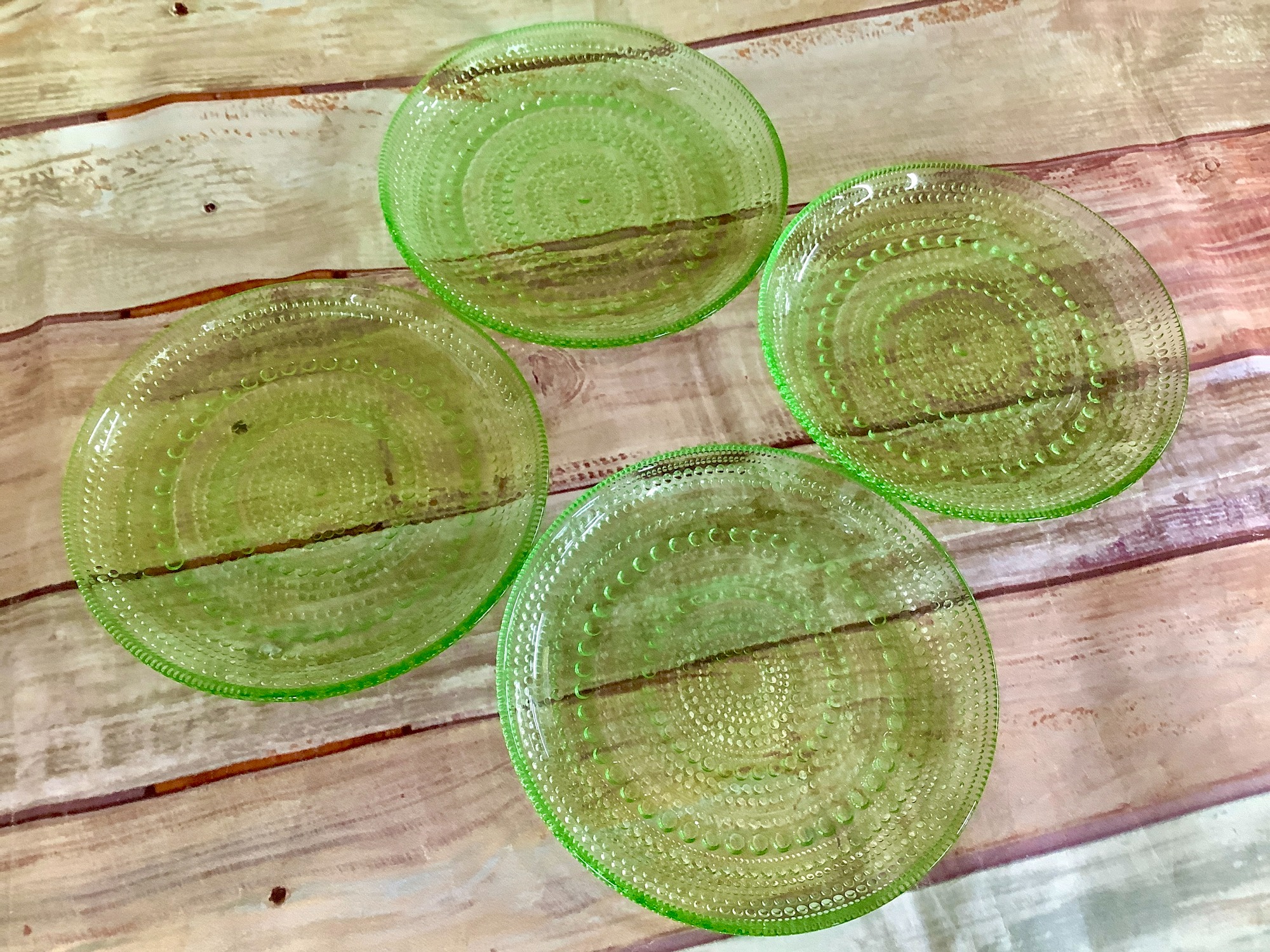 廃番 イッタラ カステヘルミ プレート31.5cmアップルグリーン 取扱い終了】iittala/イッタラ/Kastehelmi/カステヘルミ/31.5cm