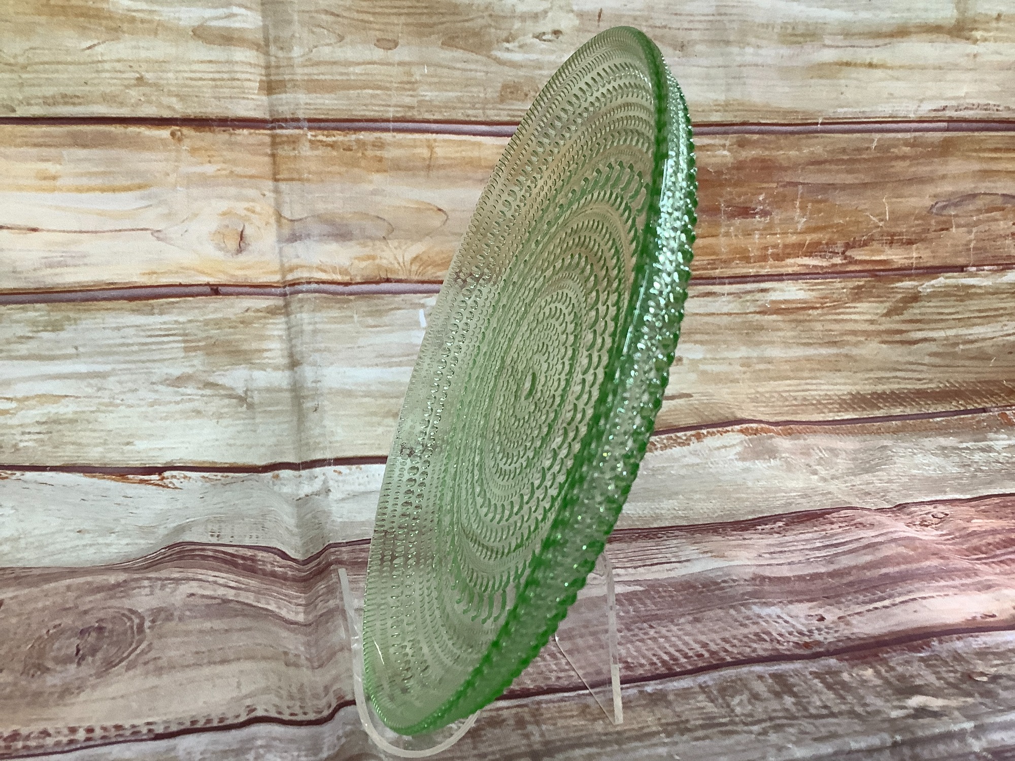 iittala(イッタラ)よりグリーンアップルのカステヘルミ プレート（17cm