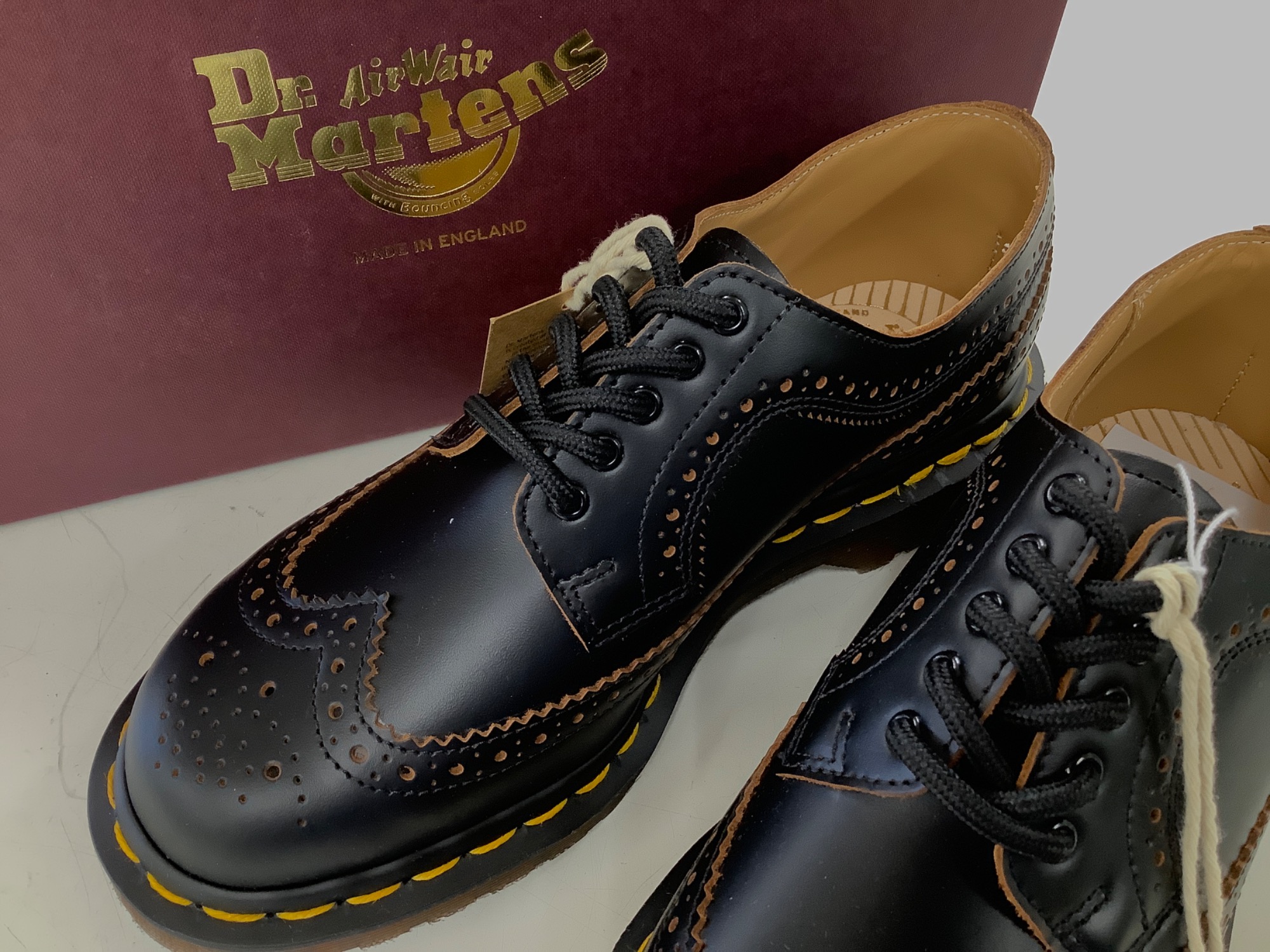 本日はDr.Martens（ドクターマーチン）のウィングチップシューズ