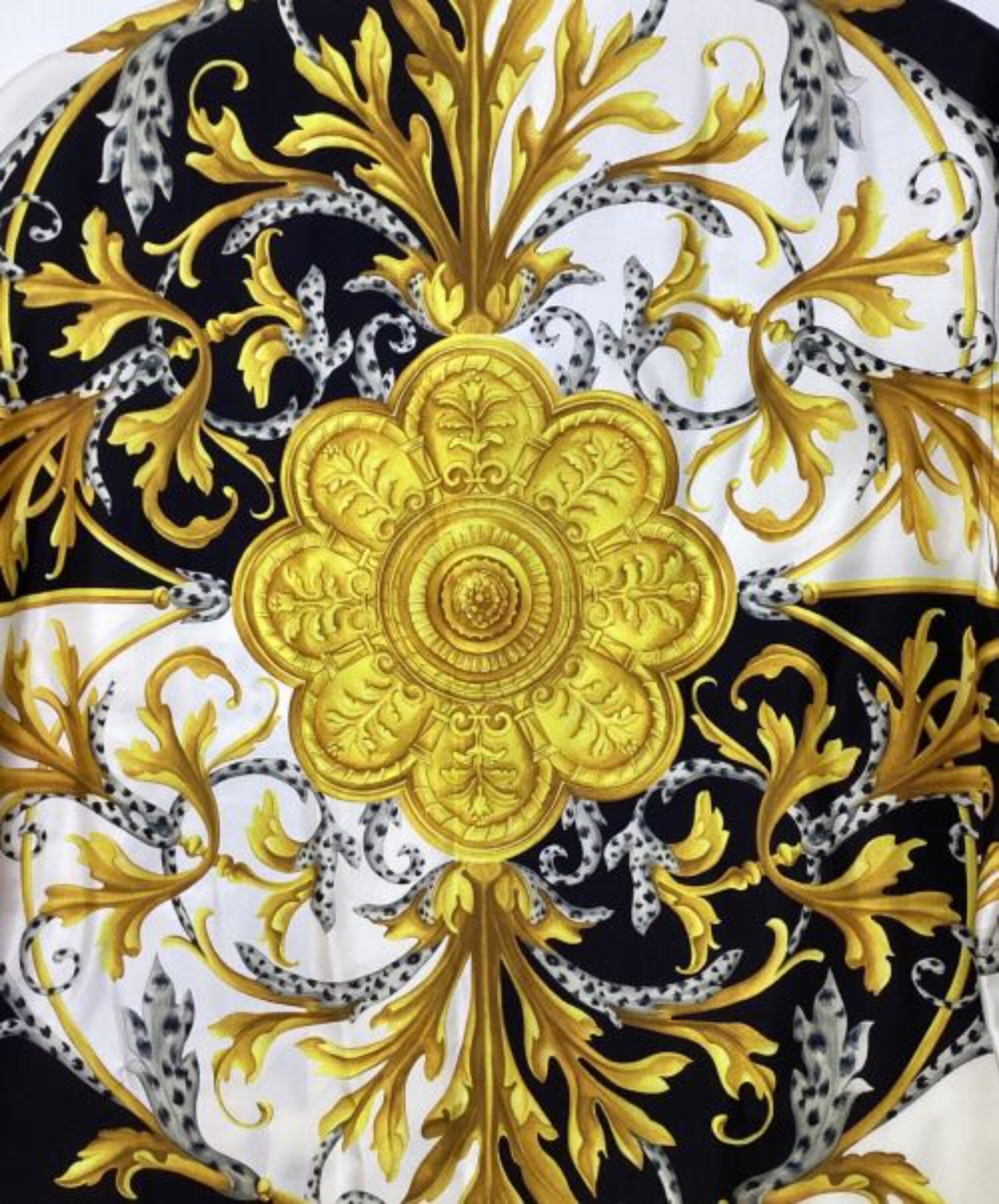 本日はVERSACE(ヴェルサーチ)のシルクシャツのご紹介です！｜2024年07月05日｜リサイクルショップ  トレジャーファクトリー（トレファク）上板橋店