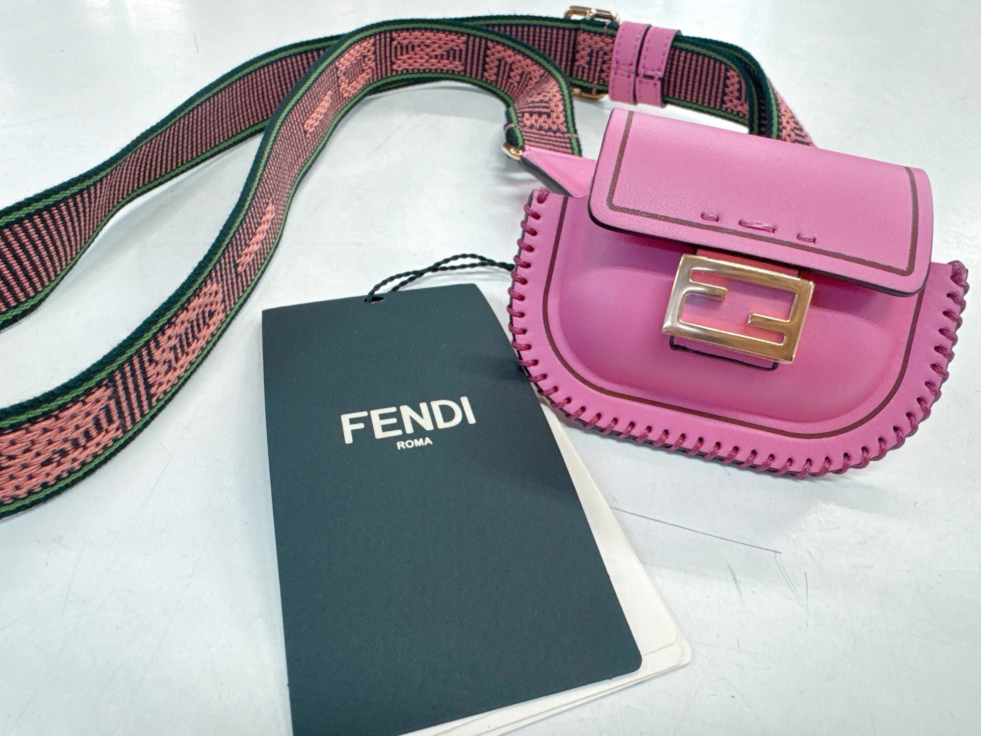 【2024年新作】 FENDI(フェンディ)のショルダーポーチが新入荷致しました バッグ