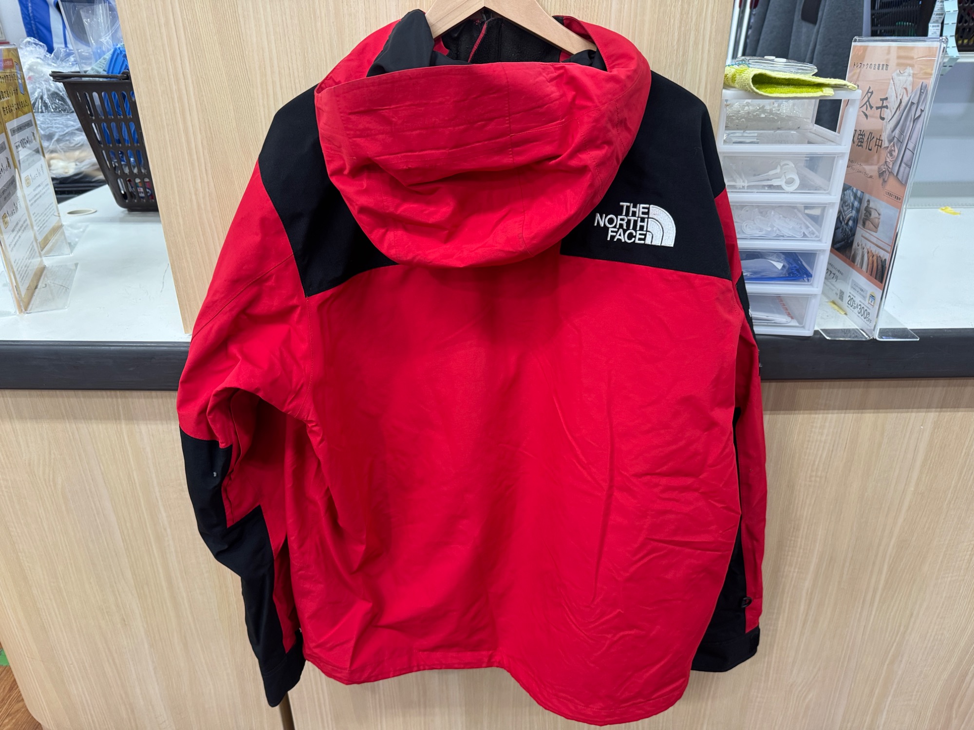 シュプリーム　ノースフェイス　ダブルネーム　マウンテンパーカー　赤 THE NORTH FACE(ザ ノースフェイス)×Supreme(シュプリーム)よりコラボ