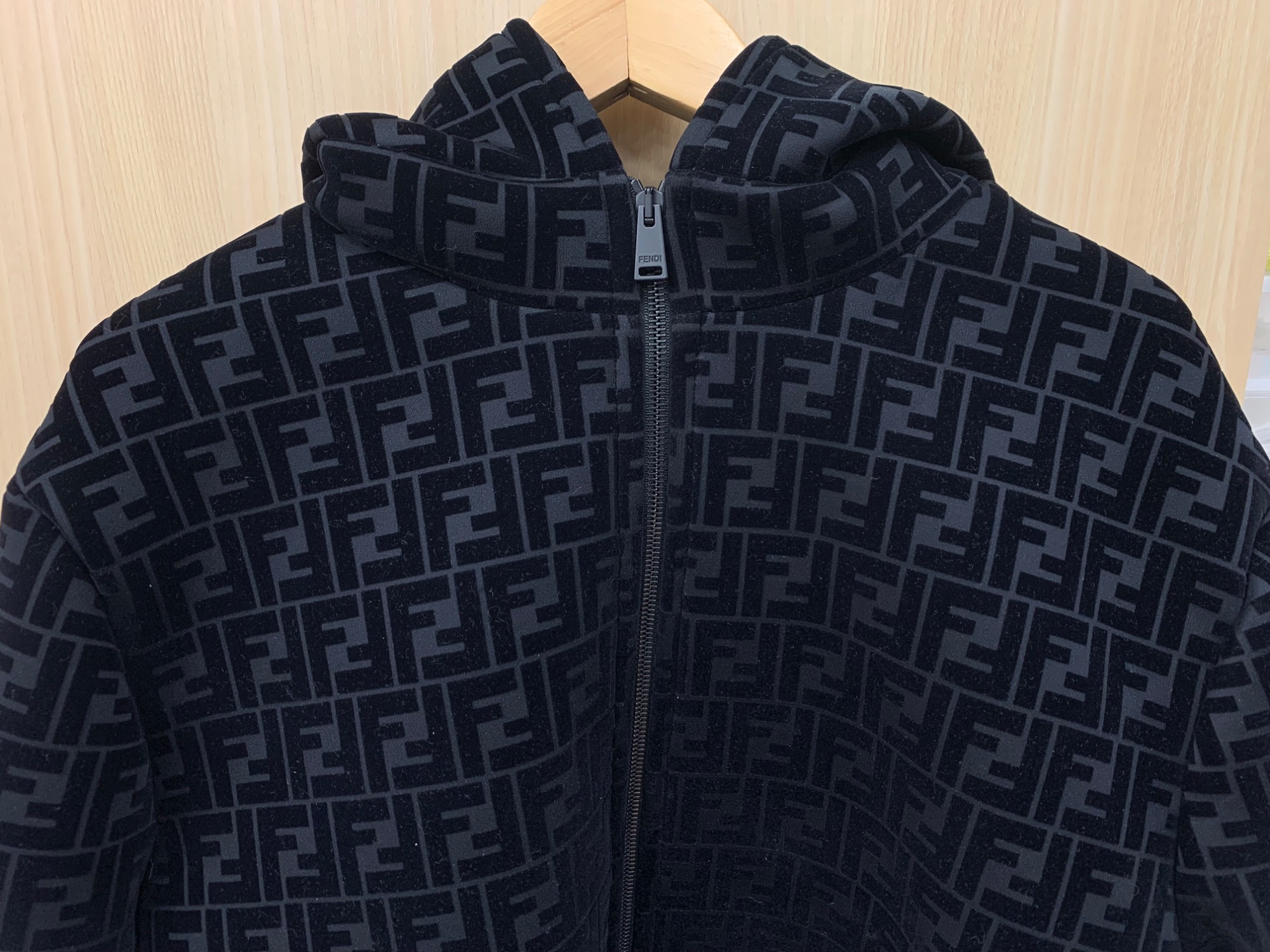 FENDI(フェンディ)よりズッカ柄ジップパーカーのご紹介です！｜2025年